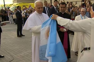 El “momento argentino“ que tuvo León XIV al bendecir una caravana durante su visita a Barcelona