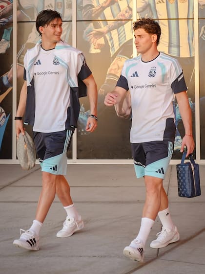 Leonardo Balerdi junto a Julián Álvarez, con quien compartió el Sudamericano Sub 20 de Chile y más tarde coincidió en la selección mayor
