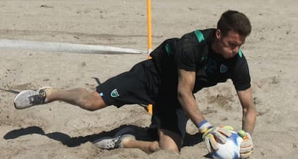 Leonardo Corti tiene 40 años, hace casi 12 que está en San Martín de San Juan y su mejor marca de partidos jugados como titular en una temporada es de 6 encuentros