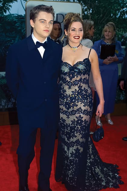 Leonardo DiCaprio y Kate arriban a los premios Golden Globes en 1998. Ambos acababan de estrenar Titanic. Desde ese momento, los actores mantienen una estrecha amistad.