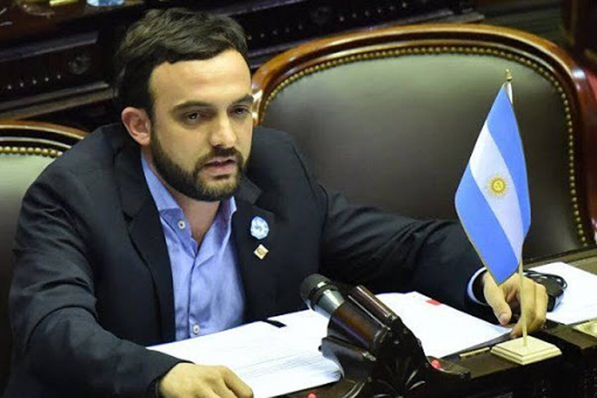 Leonardo Grosso se expresó en Twitter y agregó: "No celebro la muerte de nadie, pero no me entristece la de los personajes nefastos de nuestra historia".