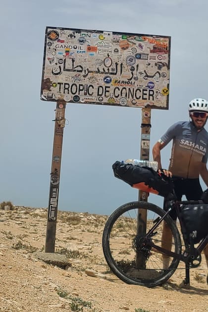 El argentino Leonardo Morilla rompió un nuevo récord Guinness al atravesar los 3000 kilómetros que separan Marrakech de Dakar, África, en 12 días, 22 horas y 44 minutos