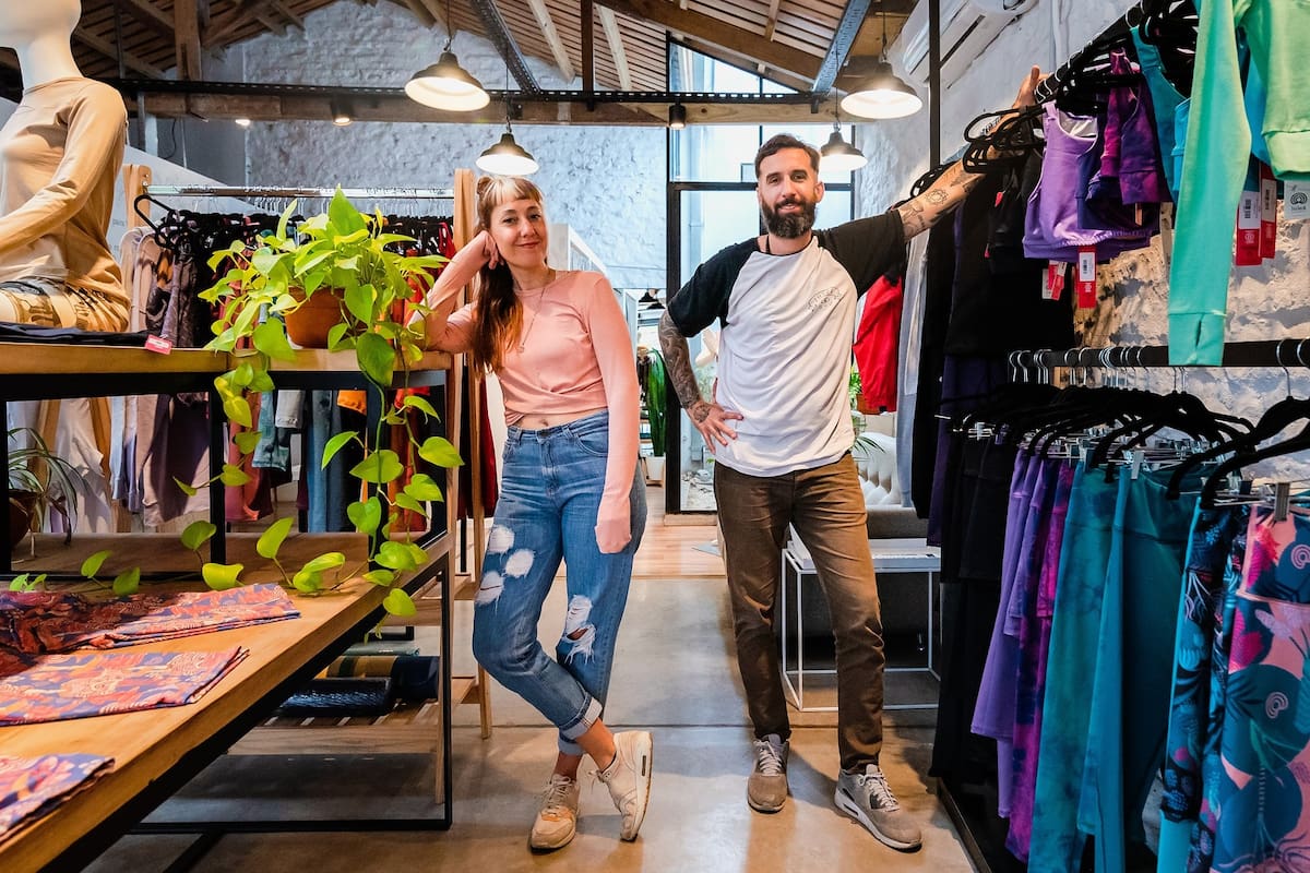 Leonardo Mustafá El Abed y Mercedes Calo Stapich crearon su propia marca de ropa para yoga. Foto gentileza de Luleå Mindful