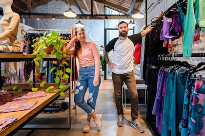 Leonardo Mustafá El Abed y Mercedes Calo Stapich crearon su propia marca de ropa para yoga. Foto gentileza de Luleå Mindful