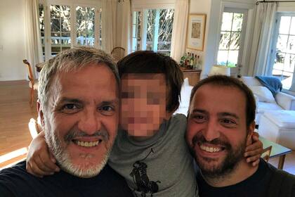 Leonardo Polti (47) e Ignacio Santalla (39) se convirtieron en la primera pareja gay en realizar gestación por sustitución en la Argentina. Son papás de Juan Pablo (5)