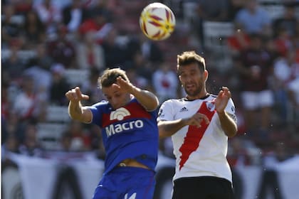 Leonardo Ponzio en uno de sus últimos partidos jugados en River, frente a Tigre, por la Superliga