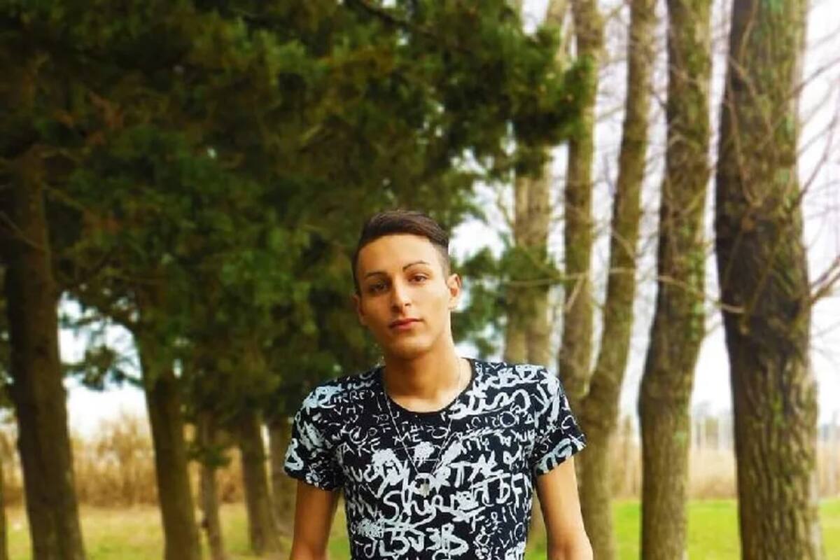 Leonardo Sacco, de 23 años, tiene orden de captura por estar acusado de haber drogado y violado a una adolescente de 17 años.