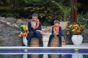 Leonardo Sbaraglia junto a Benjamín Otero, que encarna a su “hijo-no hijo” en la ficción.