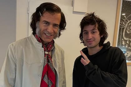 Leonardo Sbaraglia y Valentín Wein en el set de Menem, la serie