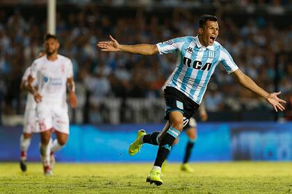 Leonardo Sigali marcó el tercero ante Huracán