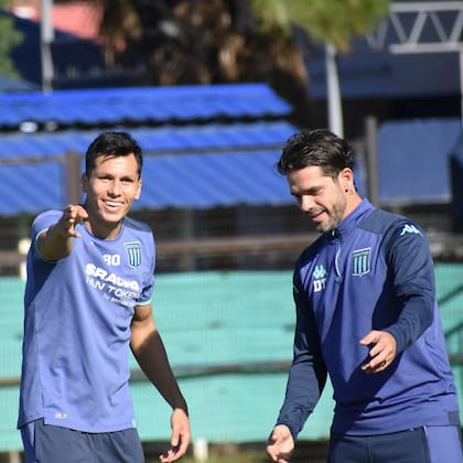 Leonardo Sigali, uno de los referentes, y Fernando Gago, entrenador de Racing