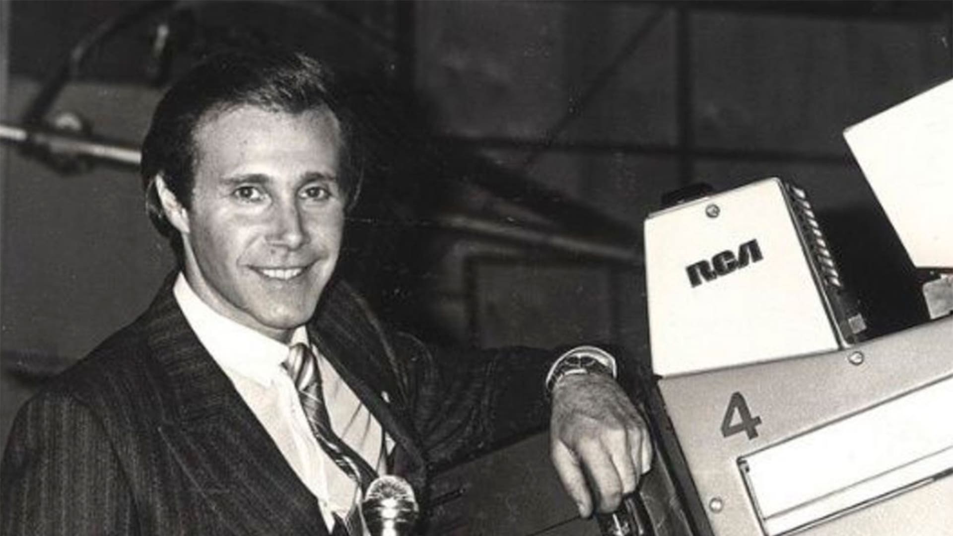 Leonardo Simons fue un presentador de televisión que supo seducir al público más popular