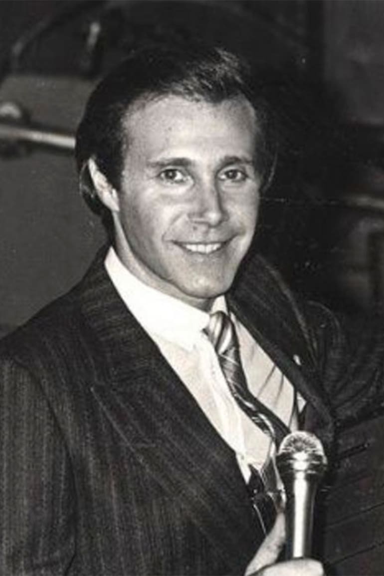 Leonardo Simons fue un presentador de televisión que supo seducir al público más popular