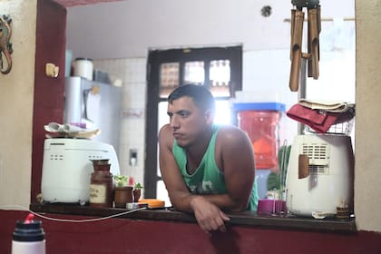 Leonardo, uno de los vecinos preocupados por la inseguridad que amenaza al barrio La Loma, de La Plata
