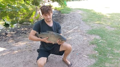 Leonardo y el sábalo que pescó en la laguna de La Plata
Foto: 0221.com.ar