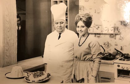 Leonardo y Juana Stankevicius. El abuelo de Monopoli tenía un programa de cocina y era asistido por la mamá de Jorge.