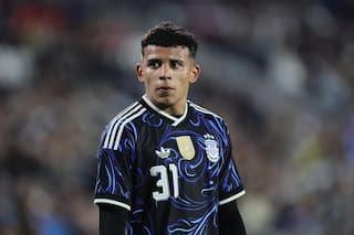Cómo protegen la selección y Boca a Leonel Flores, la joya que superó récords de Messi y Maradona