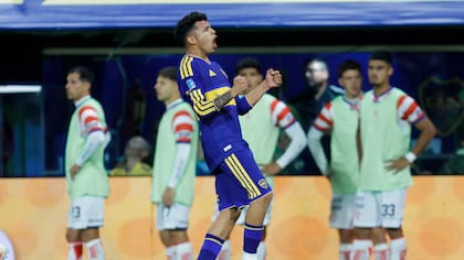 Leonel Flores entró desde el banco tras debutar en la selección argentina y marcó un doblete