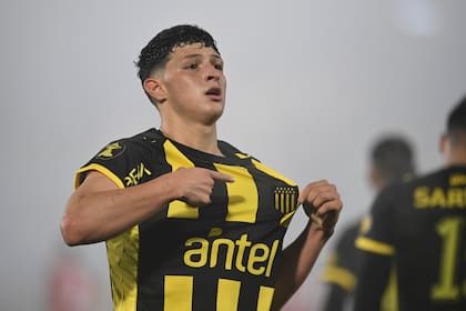 Leonel Jaime se destaca en Pañarol, pero esta vez muchos simpatizantes mostraron su disgusto contra él por el gesto de fair play.