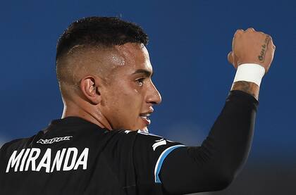 Leonel Miranda podría ganarse un lugar en el once titular de Racing de cara al clásico ante Boca