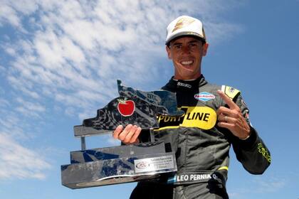 Leonel Pernía festeó su primer triunfo en el TC