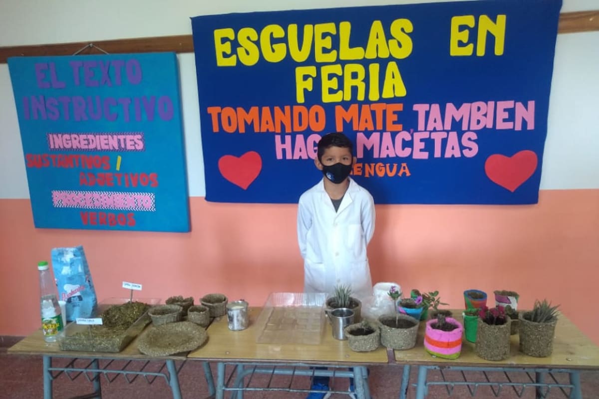 Leonel Valdez en la Feria de Ciencias en su escuela rural