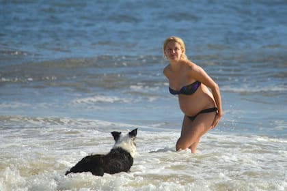 Leonora junto a Kiss, su inseparable border collie