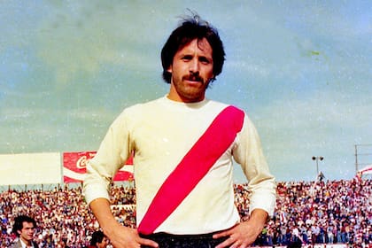 Con la camiseta de River: ganó cinco títulos y se lució con Labruna como DT