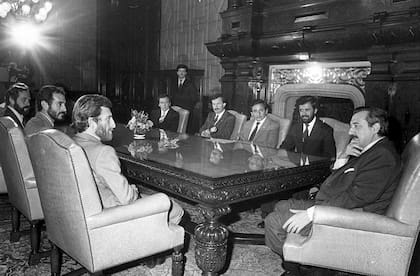 Les expedicionarios de Atlantis fueron recibidos en Casa Rosada por el entonces presidente Raúl Alfonsín