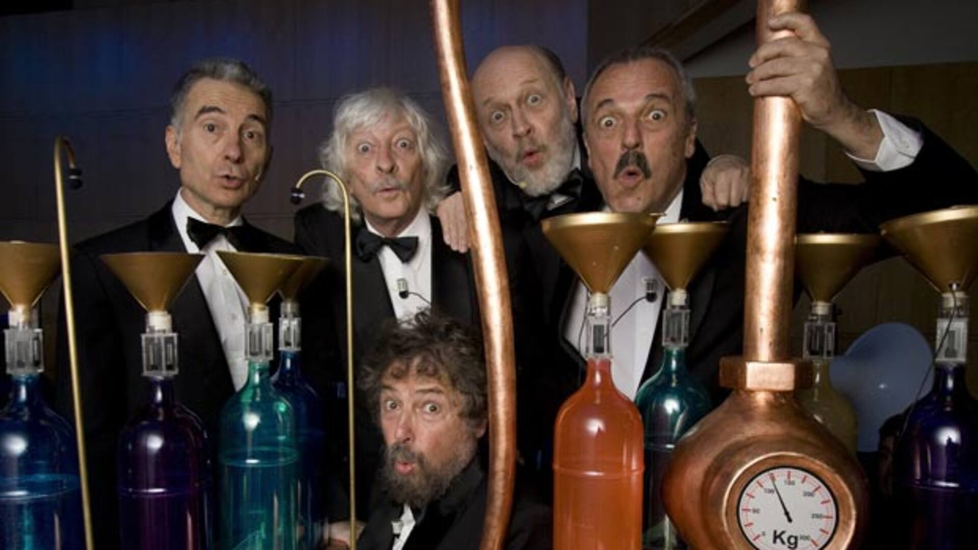 Les Luthiers con el "alambique encantador", una creación de Hugo Domínguez