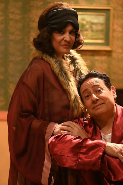 Leticia Brédice en el papel de Tania y Daniel Casablanca como Enrique Santos Discépolo, protagonistas de la serie que acaba de estrenar el canal estatal