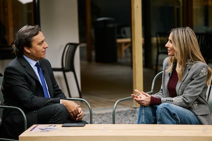 Leticia Fenoglio, CEO y Co-fundadora de Franuí - Rapanui junto a José Del Rio