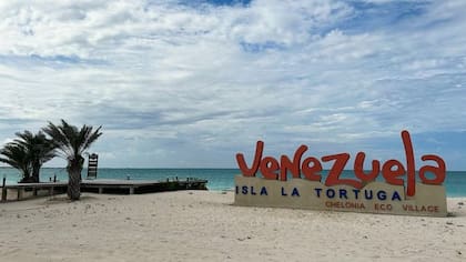 Letrero de Venezuela, junto al Hotel Chelonia