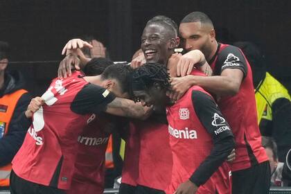 Leverkusen vence a Bochum y sigue en la lucha con Bayern por el liderato de la Bundesliga