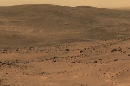 La erosión superficial y la evolución del paisaje son muy diferentes en la Tierra y Marte