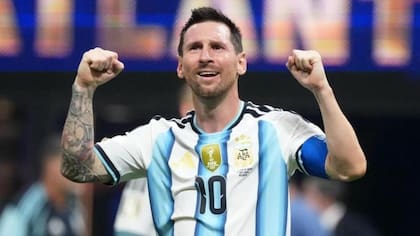 Levinton canta: "Vamos a ganar la semifinal, por el Diego, que nos guía desde el cielo, y con Lionel, campeones otra vez”