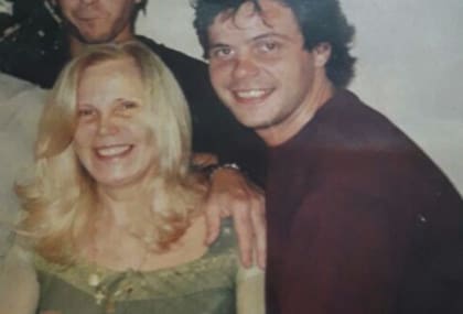 Levrino junto a su madre