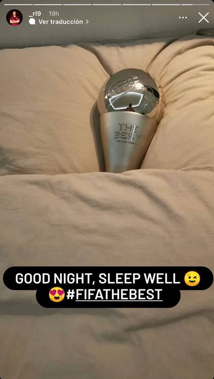 Lewandowski mandó a dormir al premio en un divertido posteo