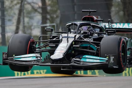 Lewis Hamilton voló en la clasificación de Emilia Romaña y se quedó con el primer lugar de partida.