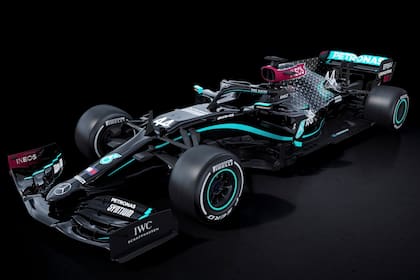 El modelo W11 de Mercedes lucirá de negro, color que reemplazará al mítico plata que identifica a la escudería; un gesto para Lewis Hamilton y un modo de disculpar la historia: en la década del 30, en algunas oportunidades los autos llevaron la cruz esvástica