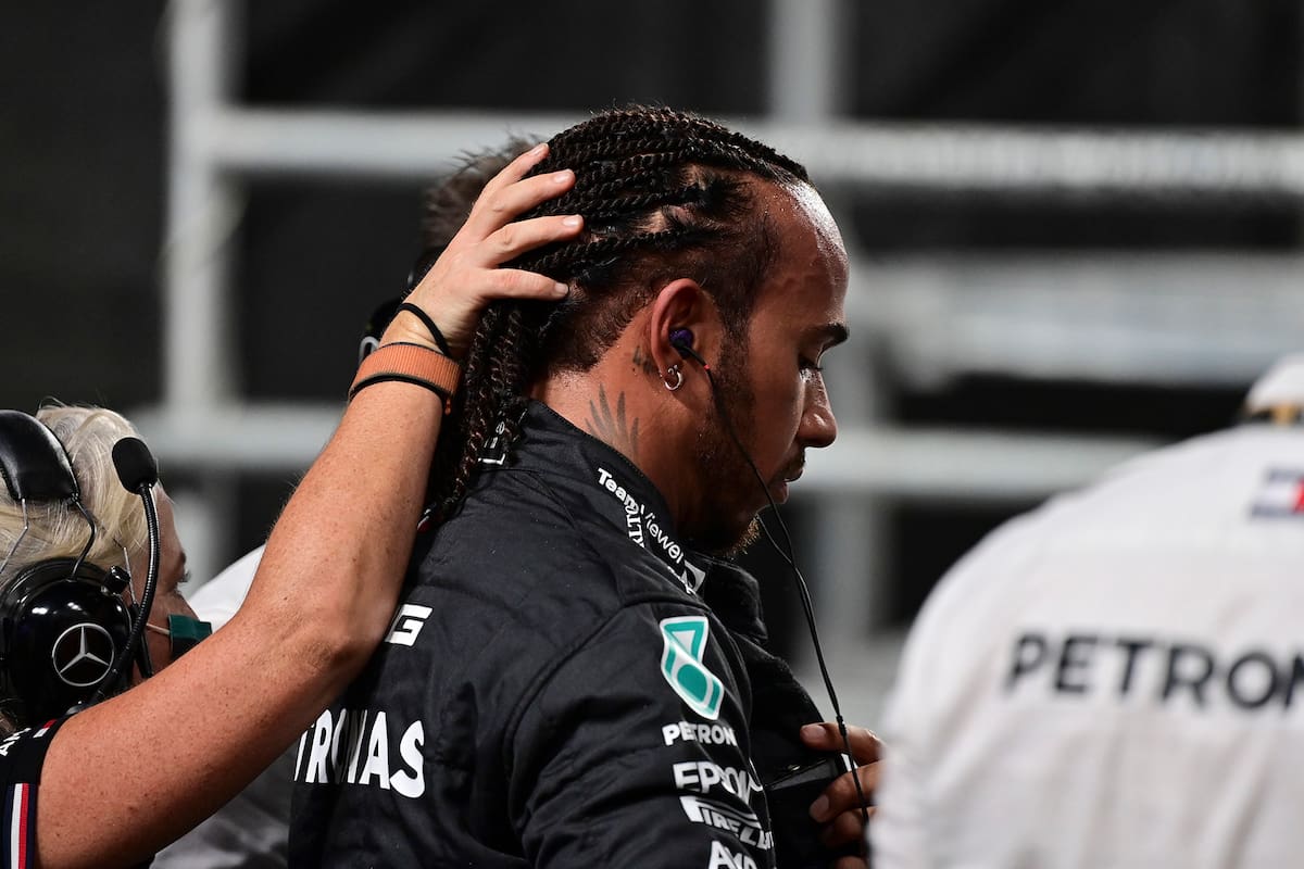 Lewis Hamilton, complicado por no estar en la gala de la F1