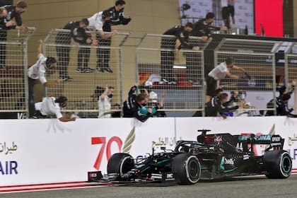 Lewis Hamilton, de Mercedes, ganador en Bahrein