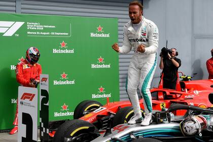Lewis Hamilton dio un golpe maestro y arruinó la fiesta de Ferrari