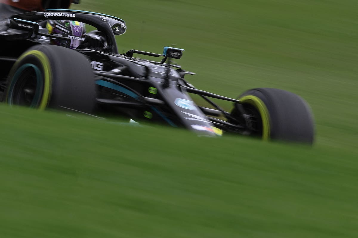 Lewis Hamilton dominó las sesiones del viernes en San Pablo