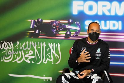 Lewis Hamilton, en la rueda de prensa del Gran Premio de Arabia Saudita de 2021; la familia de un condenado a muerte solicitó al británico levantar su voz en defensa del adolescente.