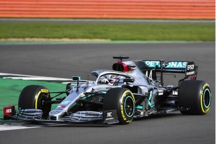 Lewis Hamilton en los ensayos con el W11 de Mercedes, la máquina con la que intentará ganar su 7° título mundial