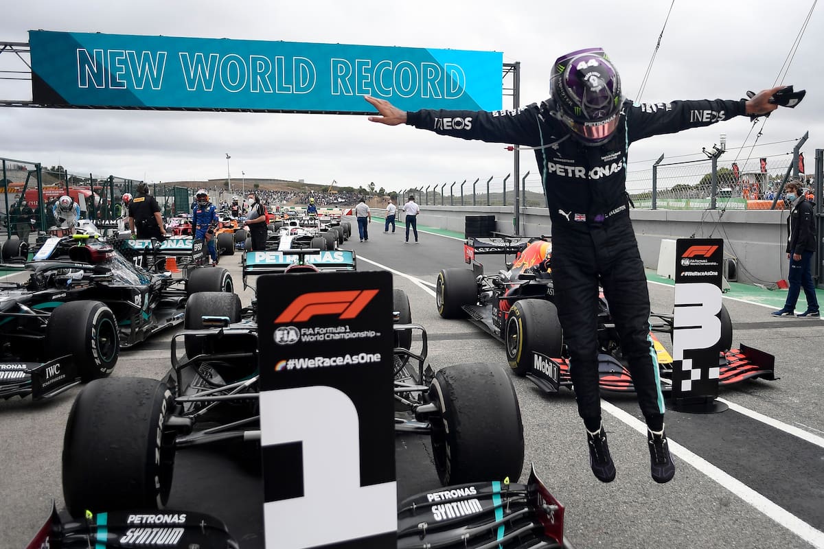 Lewis Hamilton festeja su victoria 92