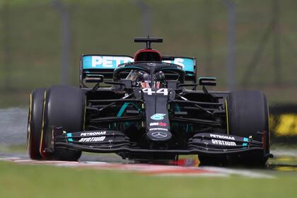 Lewis Hamilton partirá primero en la carrera de su país, en la que irá por su séptimo triunfo como local.