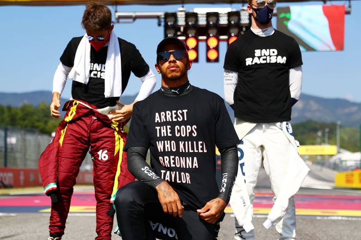 Lewis Hamilton posó en septiembre de 2020 con una remera alusiva al caso de Breonna Taylor, una afroamericana asesinada por policías en Kentucky