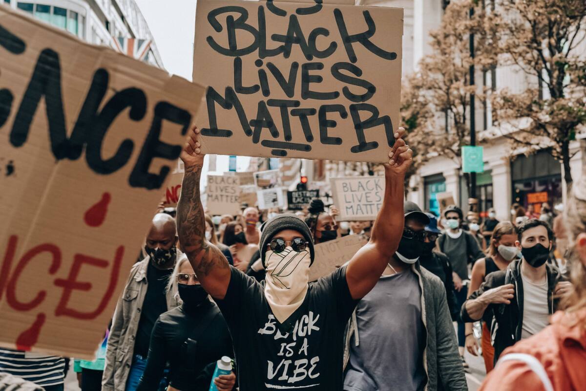 Lewis Hamilton se sumó a las manifestaciones del Black Lives Matter en Londres